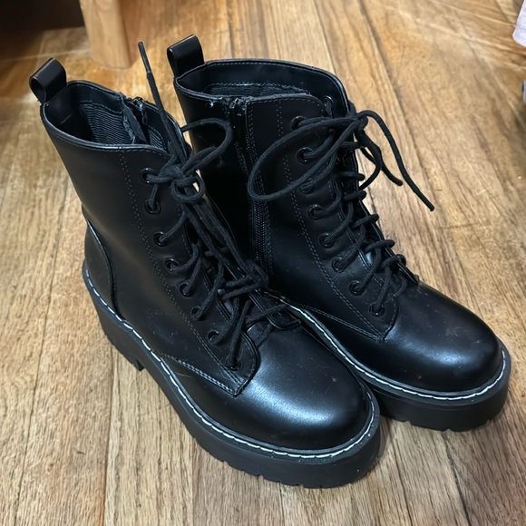 Black Platform Boots - Picture 1 of 2